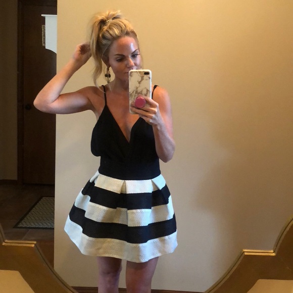 Black and white skater skirt - Picture 3 of 6